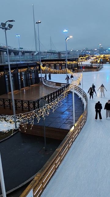 Каток у Флагштока смотреть онлайн