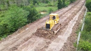 Part_1. Строительство дороги с использованием горного камня. Бульдозер толкает камни.