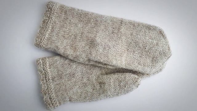 Варежки из пуховой пряжи с оборкой, цвет натуральный белый