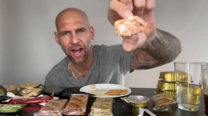 АМЕРИКАНЕЦ ПРОБУЕТ АРМЕЙСКИЙ ПАЁК РФ