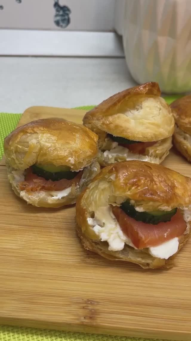 Вкусная закуска в слоёном тесте🥪 смотреть онлайн