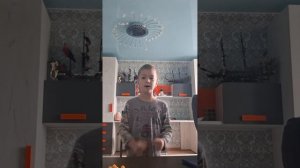 Я пою три песни и одна позор