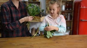 Сборный букет по спирали. Обучение флористике на практике с учеником.