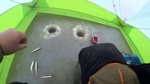 Хрупкий первый лед!  Сахалин зимняя рыбалка 2025