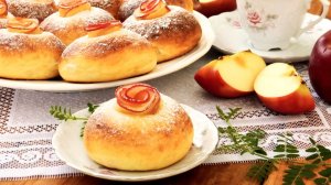 Ванильные булочки с яблочными розочками