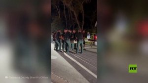 بمشاركة 8 أشخاص.. عملية صعبة لإزاحة تمساح بوزن 272 كغ عطل حركة المرور في فلوريدا