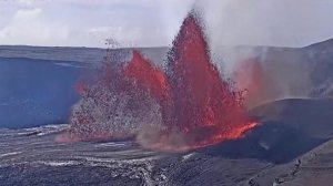 На Гавайских островах извергается вулкан.