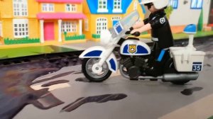 Срочно в город! Машинки‑спасатели бросаются на помощь!