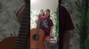 учимся играть на гитаре!!!