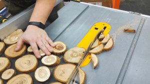 Как сделать современный декор из спилов дерева