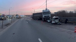 Вылетел на встречку: видео момента ДТП с неуправляемым грузовиком под Москвой