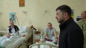 Зеленский в госпитале пугает раненых военнослужащих ВСУ повторной отправкой на смерть )