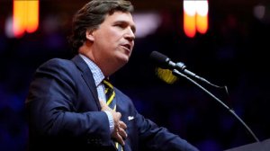 Журналист Такер Карлсон надеется вновь посетить Россию