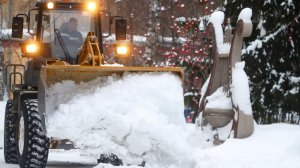 Туристы застряли на автотрассе по пути к горнолыжным базам в Кемеровской области из-за снегопада