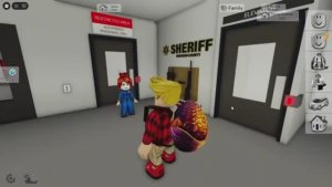 Нашел ДЕВУШКУ ПОЛИЦЕЙСКУЮ в РОБЛОКС