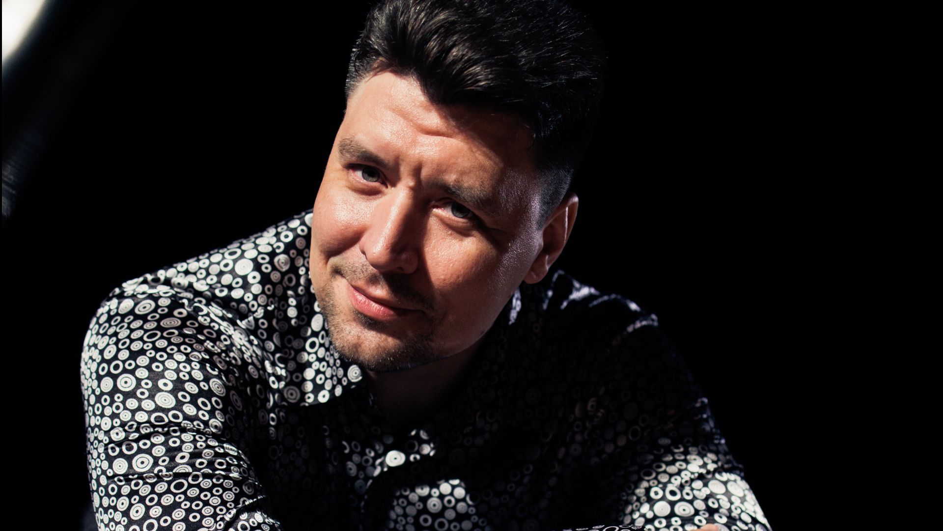 Лучше нету того цвету-Виктор Елизаров - М. Исаковский  М. Блантер 