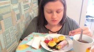 мукбанг ужин/ роллы/ и рулетики с сыром/