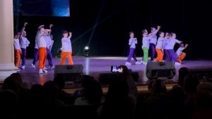 Я выступаю на сцене