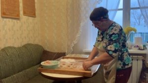 Картошка, мясо и лук, спрятались в квадрате. Называется манты.