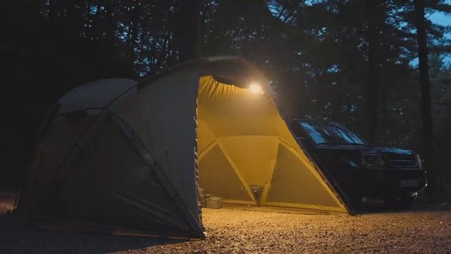 Одиночный кемпинг во время сильного дождя с моей собакой . Гром и молния .
