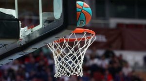 18-летнего баскетболиста обвинили в мошенничестве и задержали во время матча