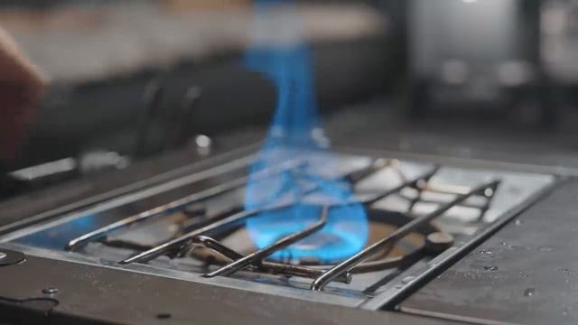 Экстремальный кемпинг под проливным дождём с собакой . Двухкомнатная надувная палатка . дождя ASMR