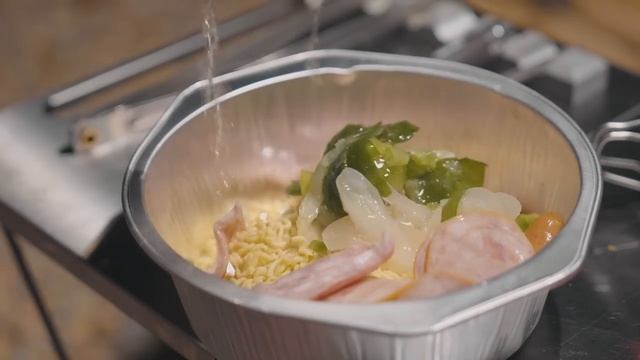 Одиночный кемпинг на роскошном автомобиле . Уютный отдых с собакой . Дровяная печь ASMR