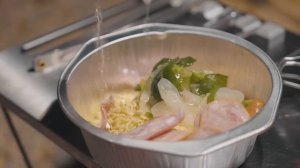 Одиночный кемпинг на роскошном автомобиле . Уютный отдых с собакой . Дровяная печь ASMR