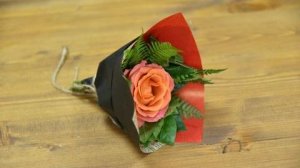 Букет из одной розы. Обучение флористике на практике с учеником.