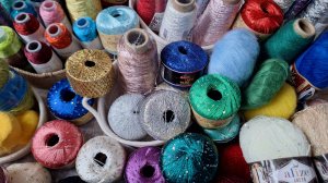 Пряжа с пайетками. Одежда для кукол из нее.