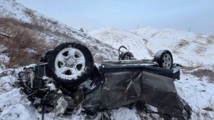 В Туве водитель внедорожника вылетел с трассы в обрыв