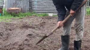 ОГОРОД В ДЕРЕВНЕ ПРОКОРМИТ, ПОЭТОМУ БЕЗ НЕГО НИКУДА ....