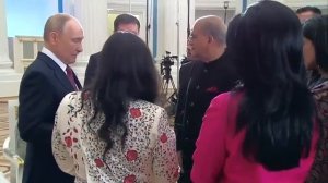 «Кто работал в спецслужбах: я или вы?»: Путин пошутил о слежке за ним индийских журналистов