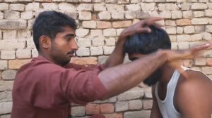 Уличный парикмахер . Интенсивный массаж головы и тела