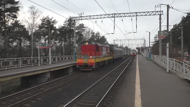 Маневровый тепловоз ЧМЭ3-1561 (ТЧЭ-5) с поездом № 85ХХ (вагон-путеизмеритель).