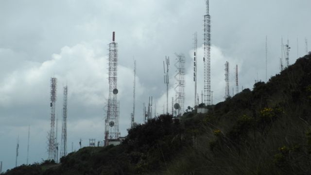6050 kHz Vozandes - "La Voz de Los Andes" (Pico Pichincha, Quito, EQA) 27.04.2018