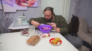 Вкусно поужинал и в домик ПОДВАЛ ИЛЬИЧА жизнь в селе