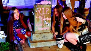 МЫ НАШЛИ ТАЙНИК НА КЛАДБИЩЕ ЧЕЙ ОН?