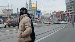 Чёрный мешок в никабе в Москве вопреки запрету и закону