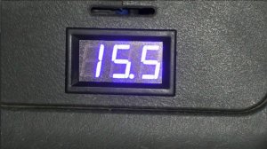 Важная информация, которую водитель должен регулярно контролировать, через вольтметр.