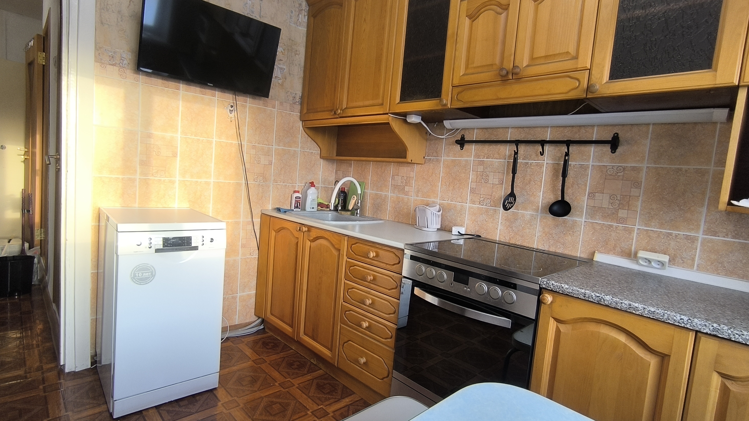 Обзор квартиры, которая сдается в посуточную аренду в Новосибирске 08-12-2025 смотреть онлайн