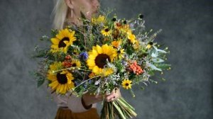 Сборка полевого раскидистого букета с подсолухами