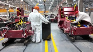 Строить заводы, а не торговые центры: курс новой экономики