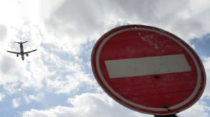 Пятый аэропорт за ночь приостановил полеты