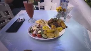 БеженецБали ТАЙНА ГРЫЗУНА-РАСКРЫТА ВИДЕО С КАМЕРЫ НАБЛЮДЕНИЯ ЦЫПЛЕНОК В ГРЕЧЕСКОМ РЕСТОРАНЕ