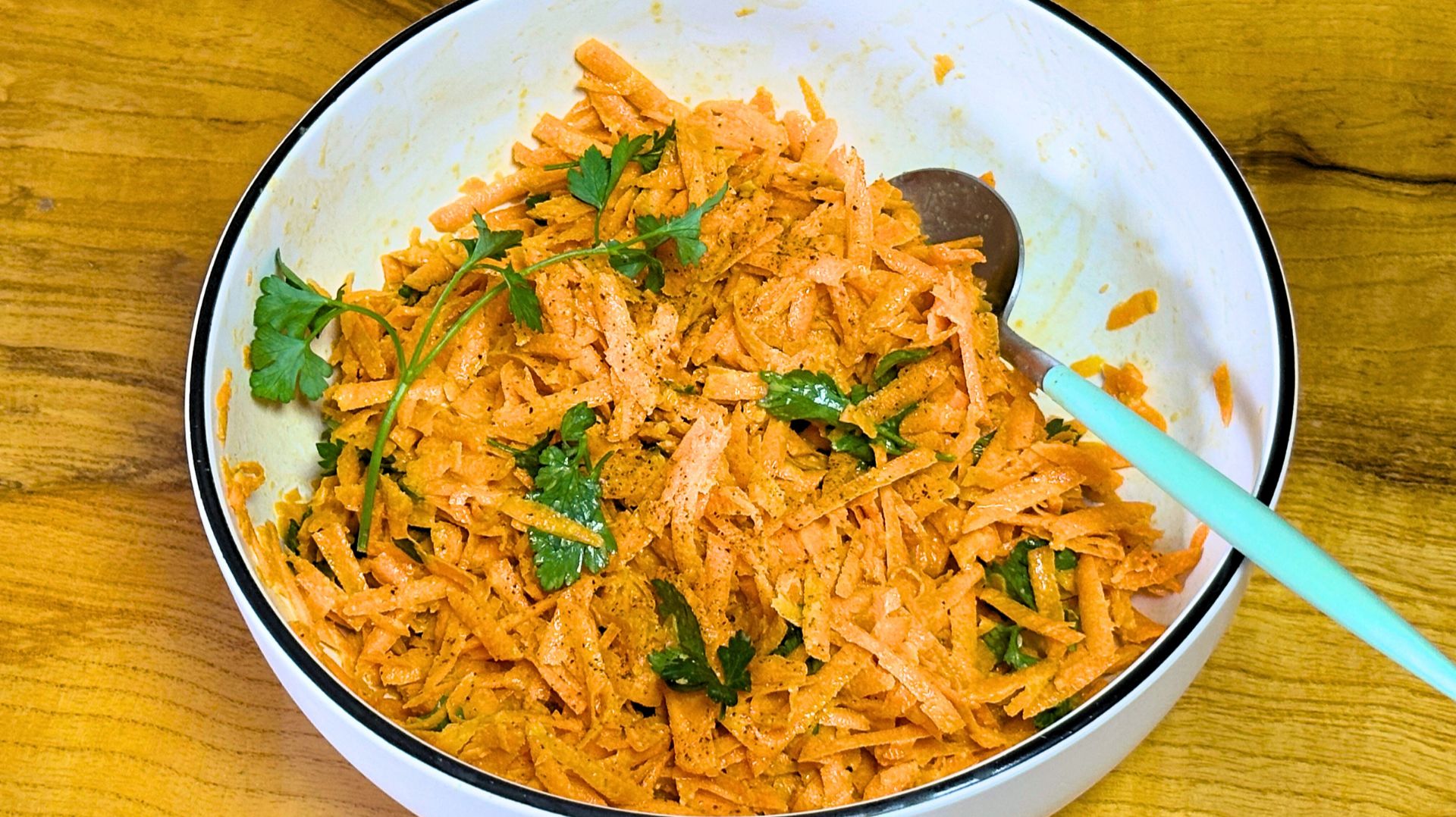 Хрустящий салат из моркови с тахини и горчицей - НЕОБЫЧНЫЙ соус, от которого невозможно оторваться