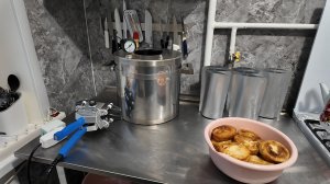 Это не вкусно! Мне не понравились сырники в автоклаве в реторт пакетах, привкус прогорклого масла.