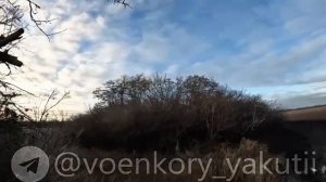 🎯"Я попаду в этот дрон с 1-го выстрела", – сказал боец ВС РФ из Якутии.
😎Прирожденный охотник…