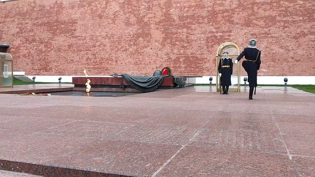 Московский Кремль. Смена караула у Вечного огня на Могиле Неизвестного Солдата. Александровский сад