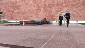 Московский Кремль. Смена караула у Вечного огня на Могиле Неизвестного Солдата. Александровский сад